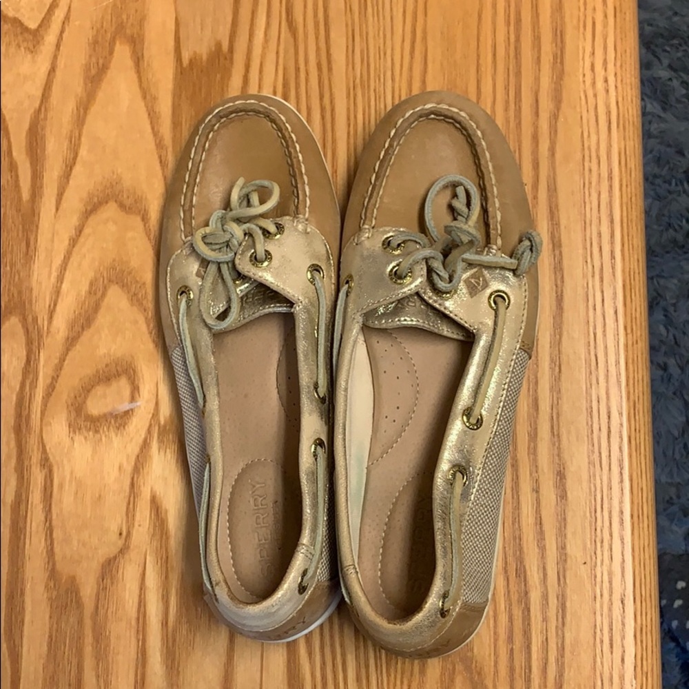 Gold sperrys!